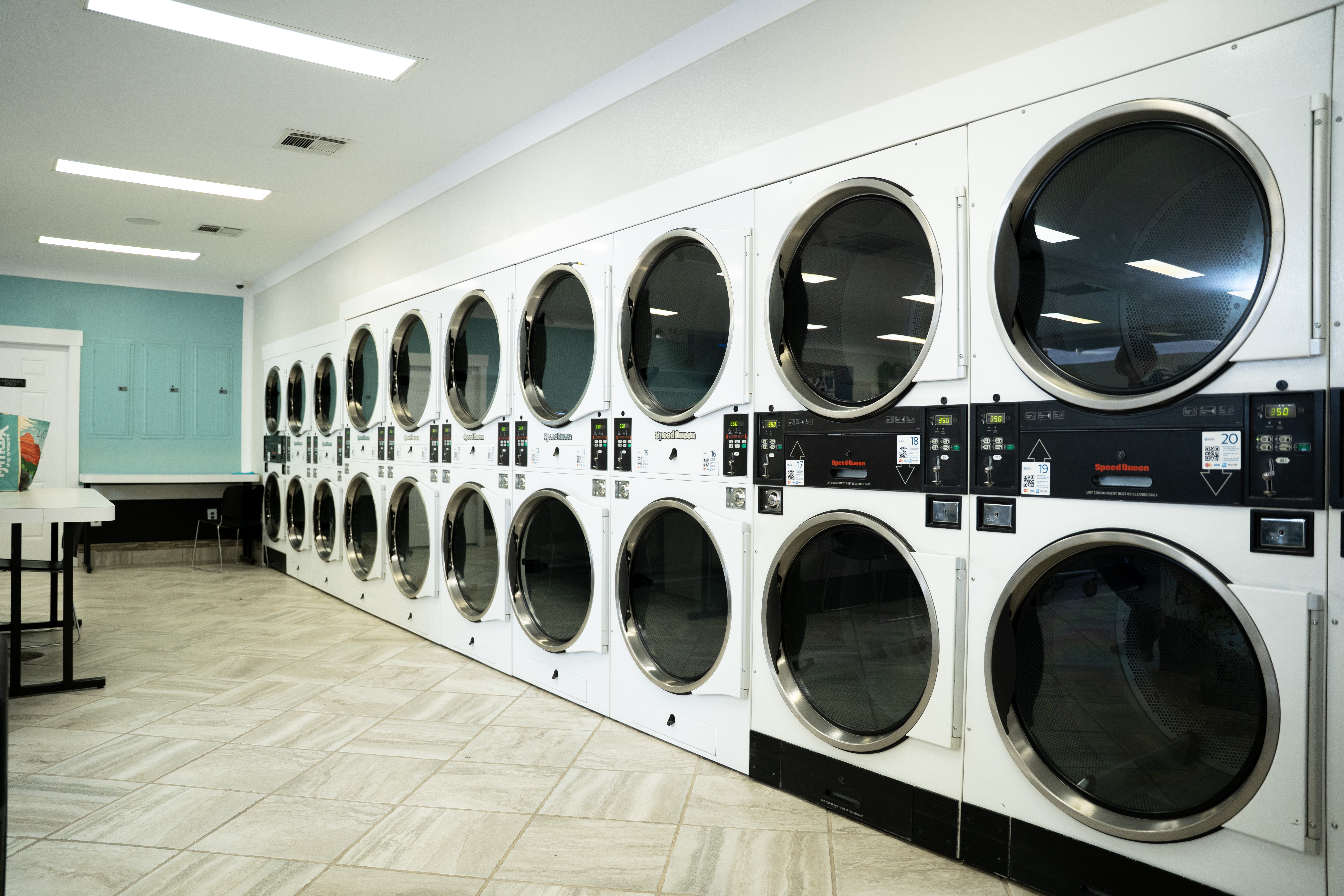 Laundromat Laundry Services Pickup And Delivery Near Me Roy Utah (2)